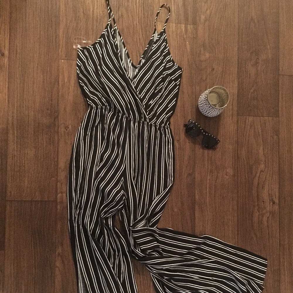 NWT long jumpsuit black with white stripes 🎀